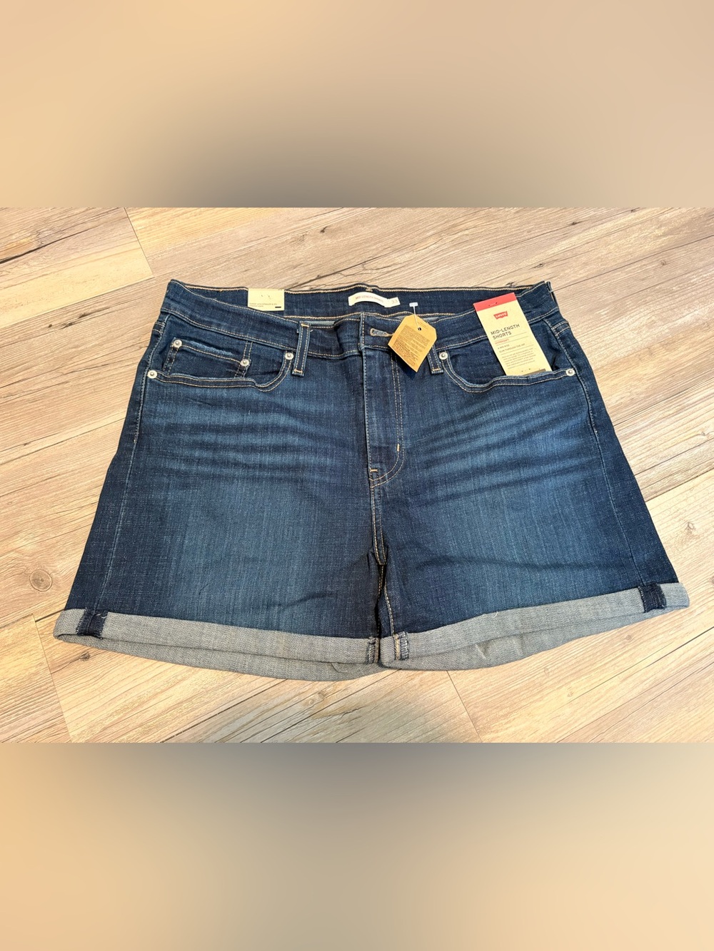 Levi’s mid length denim shorts size 33 new with tags